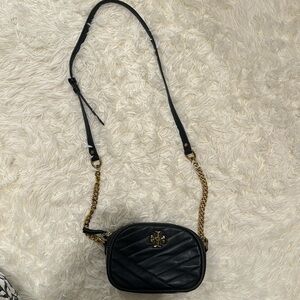 TORI BURCH GOLD/BLACK PURSE!